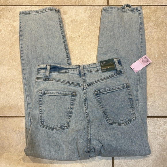 NWT! Wild Fable Super High Rise Straight Jeans 8 Destroyed - Picture 8 of 9